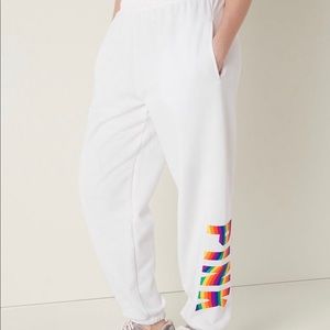 FLEECE BAGGY CAMPUS SWEATPANTS - Optic White Pride Sans Logo